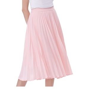 Pale pink pleated knee length skirt NWT